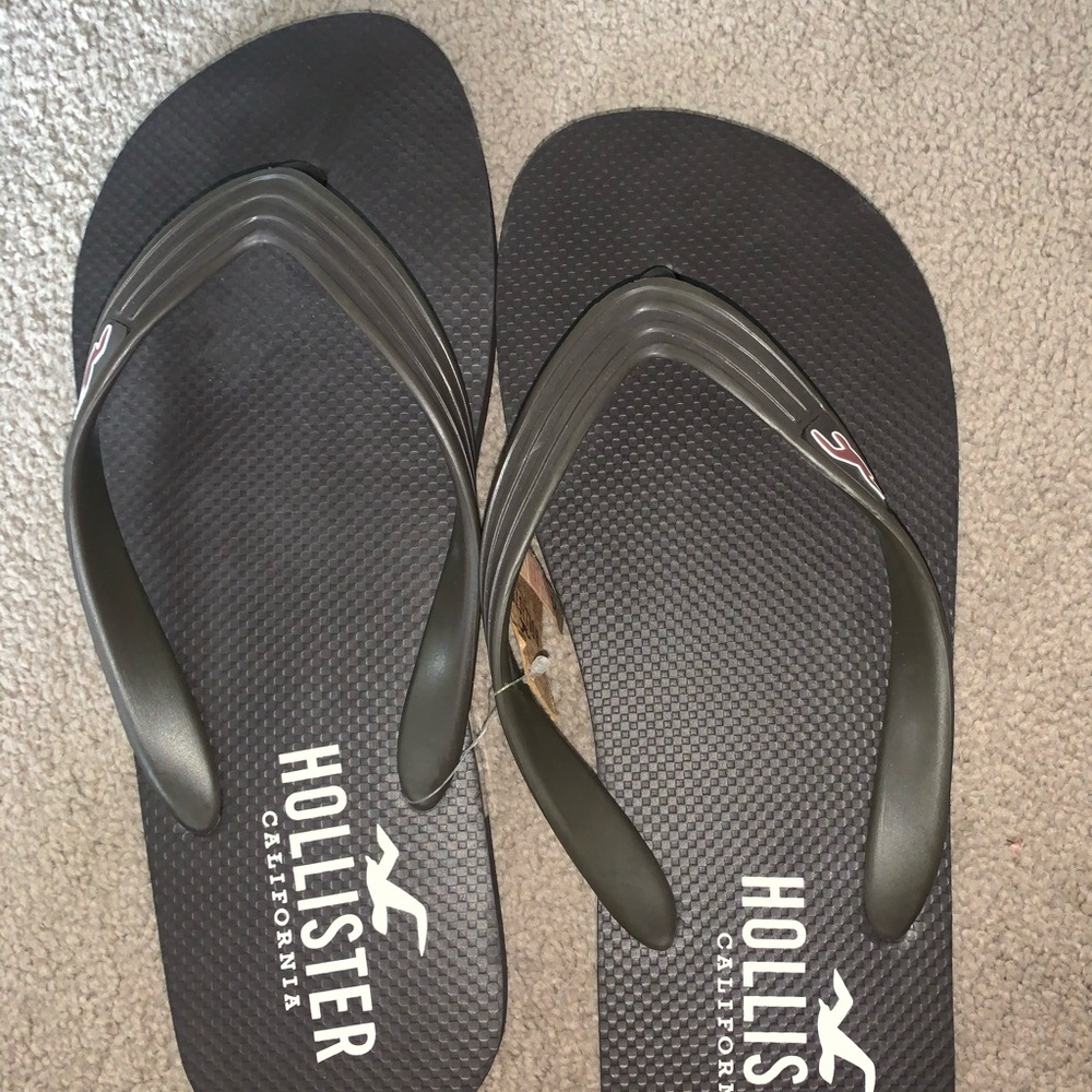 Hollister men’s sandals (flip flops)